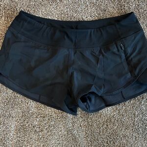 CRZ YOGA Women's Black Camouflage Athletic Shorts